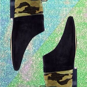 Cole Haan Black Suede Ankle Boots size 8B